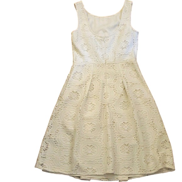 Adrianna Papell Crochet white dress size 6 - Picture 3 of 4